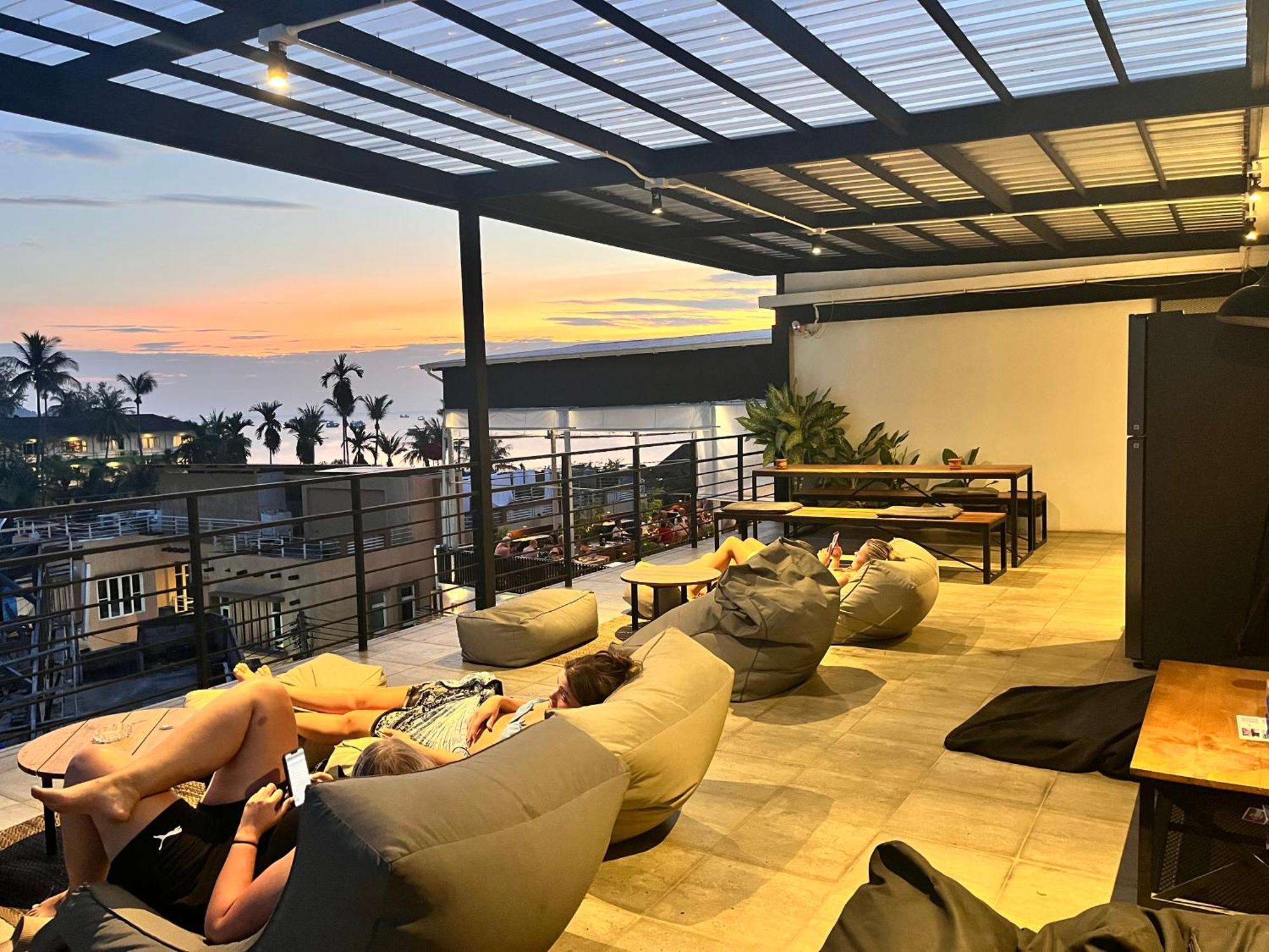 Indie Hostel - Тау Экстерьер фото