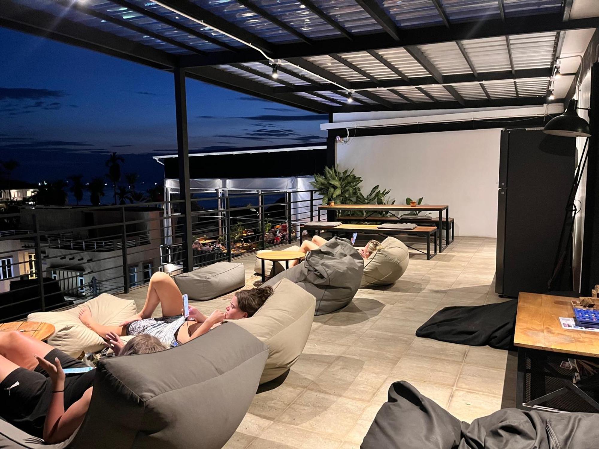 Indie Hostel - Тау Экстерьер фото
